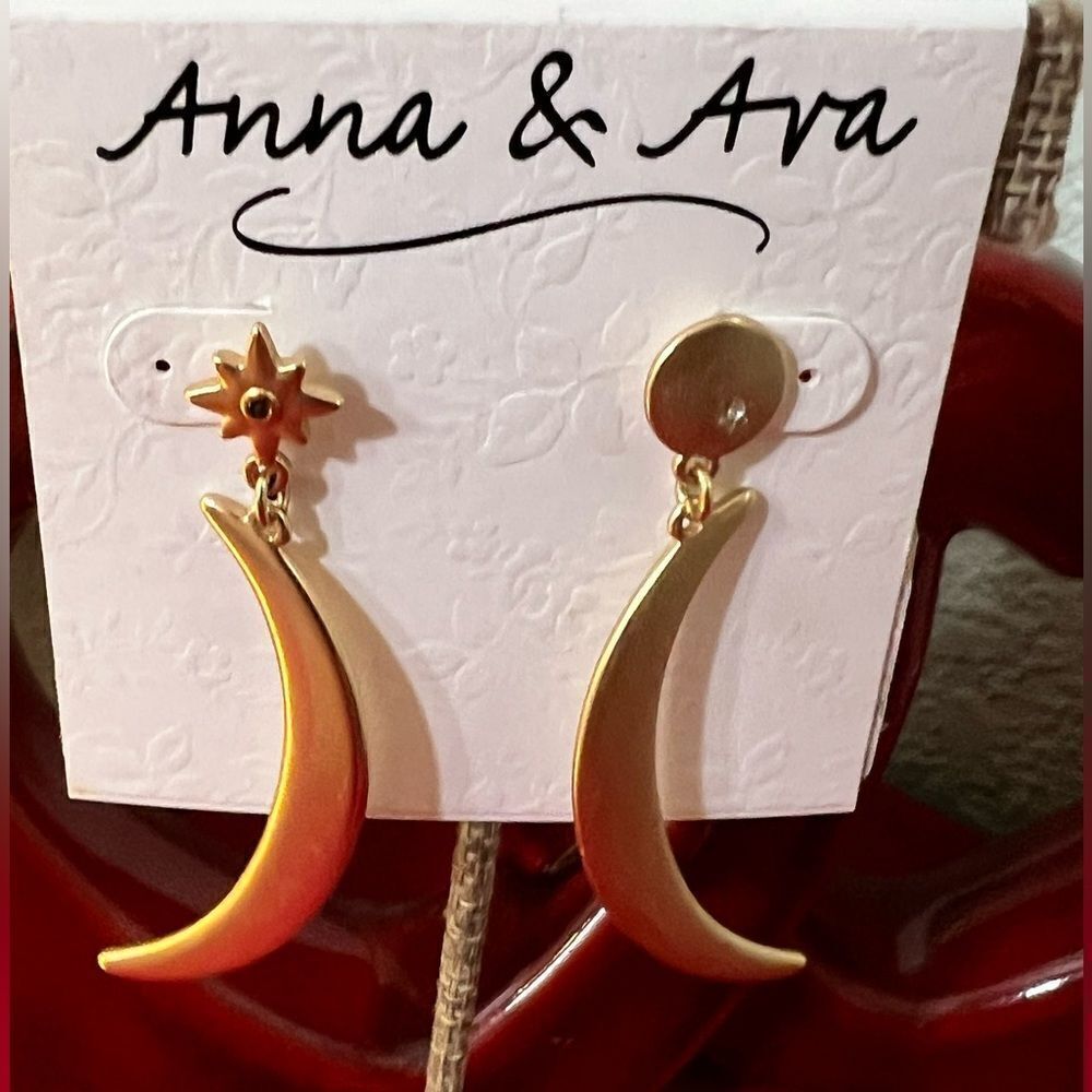 NWT Anna & Ava Gold Crescent Moon Earrings #JW7